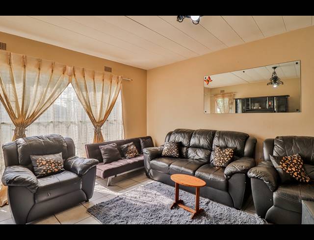 2 BEDROOM APARTMENT FOR SALE IN NEW REDRUTH